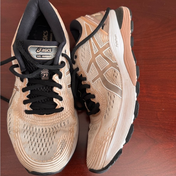 Women’s ASICS Nimbus 21 / Size 9 - Picture 2 of 4